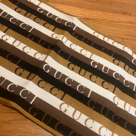 Authentic New Gucci Wool Scarf/ Shawl - Picture 4 of 9